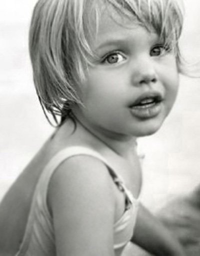 Тест: сможете ли вы угадать знаменитость по детской фотографии?